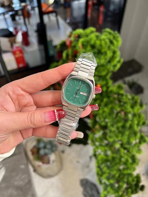 オメガ時計正面デザイン